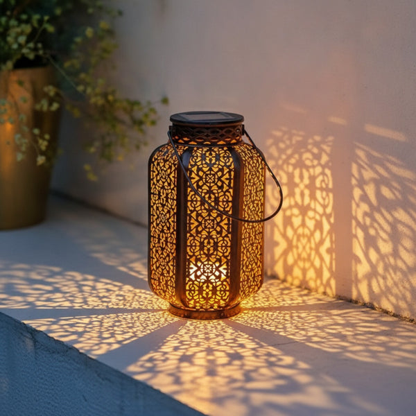 Lanterne Solaire Vintage en Fer Forgé - Décoration Extérieure LED Creuse